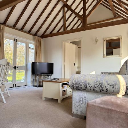 Waters Edge Apartment Rolvenden Bagian luar foto